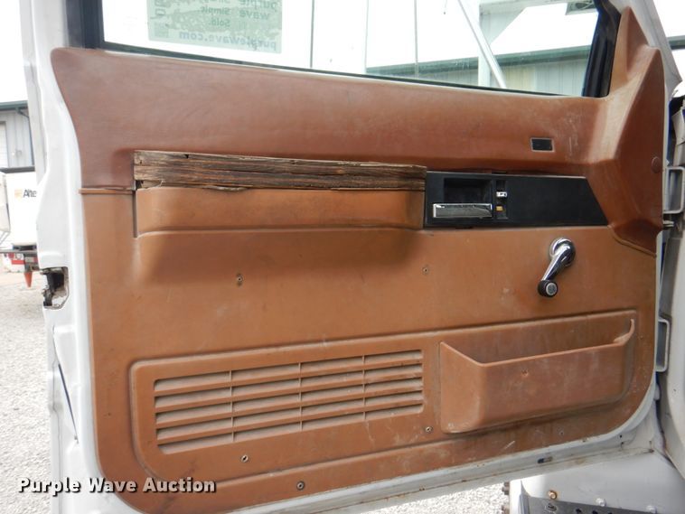 image for item DL0177 1992 GMC TopKick C6500  bucket truck