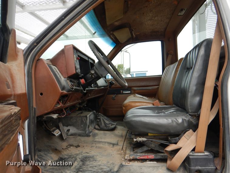 image for item DL0177 1992 GMC TopKick C6500  bucket truck