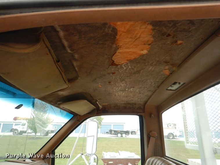 image for item DL0177 1992 GMC TopKick C6500  bucket truck