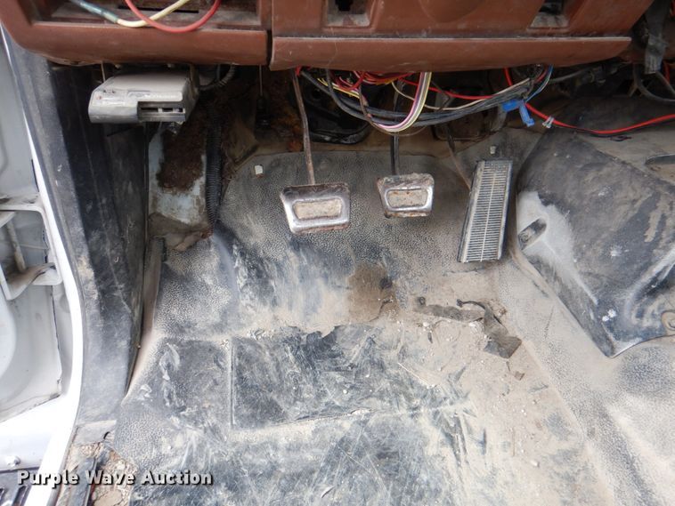 image for item DL0177 1992 GMC TopKick C6500  bucket truck