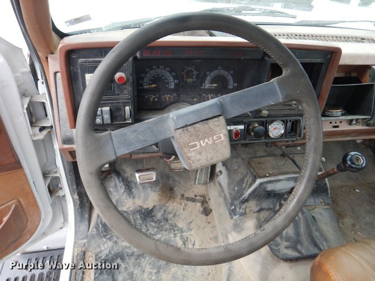 image for item DL0177 1992 GMC TopKick C6500  bucket truck