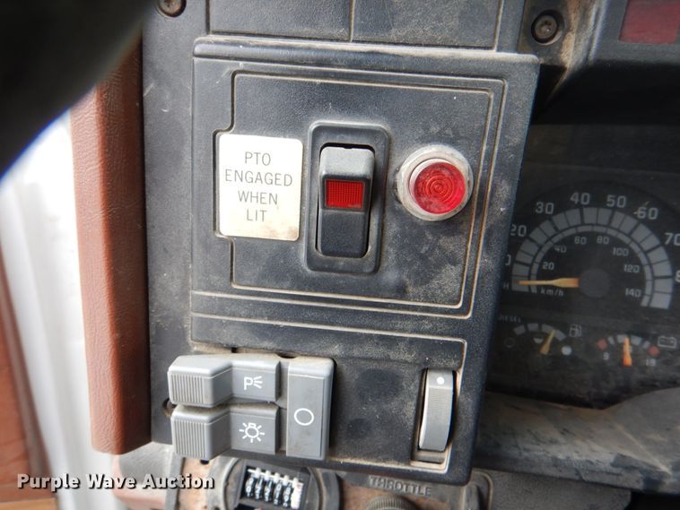 image for item DL0177 1992 GMC TopKick C6500  bucket truck