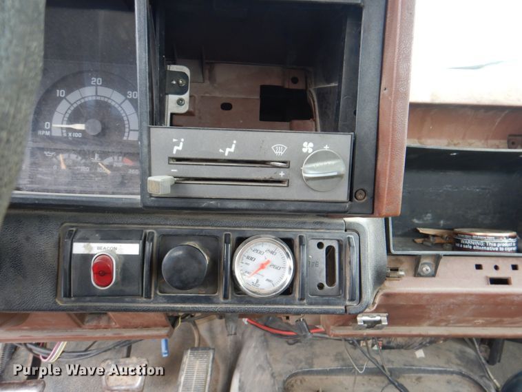 image for item DL0177 1992 GMC TopKick C6500  bucket truck