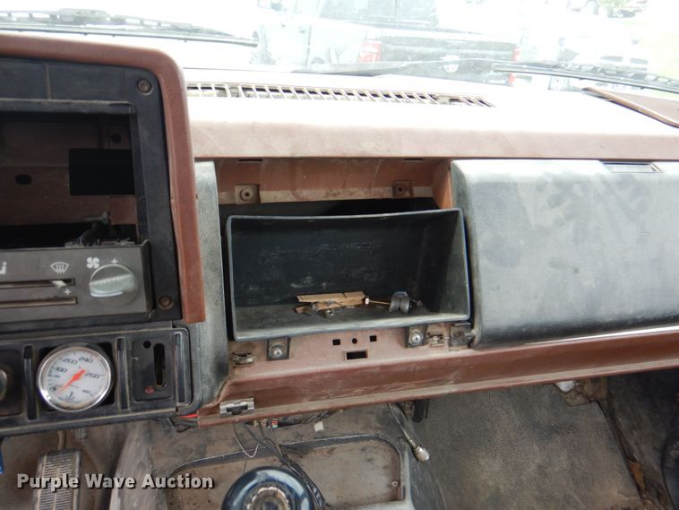 image for item DL0177 1992 GMC TopKick C6500  bucket truck