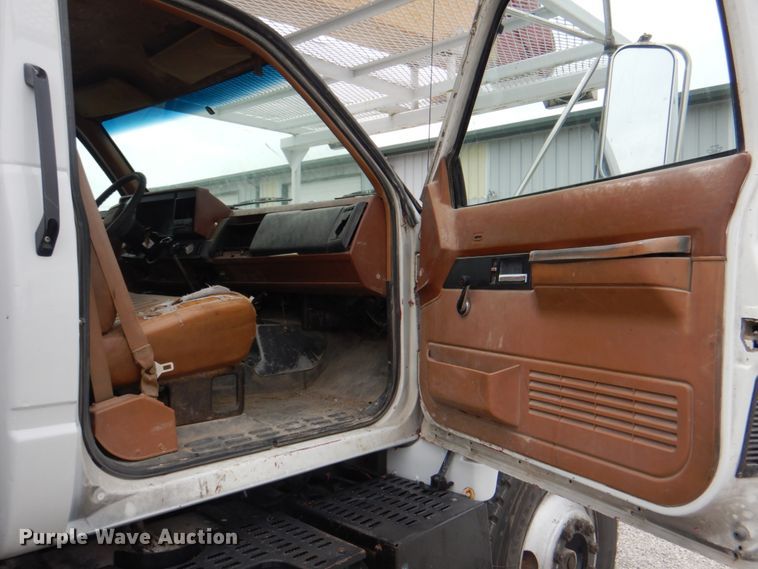 image for item DL0177 1992 GMC TopKick C6500  bucket truck