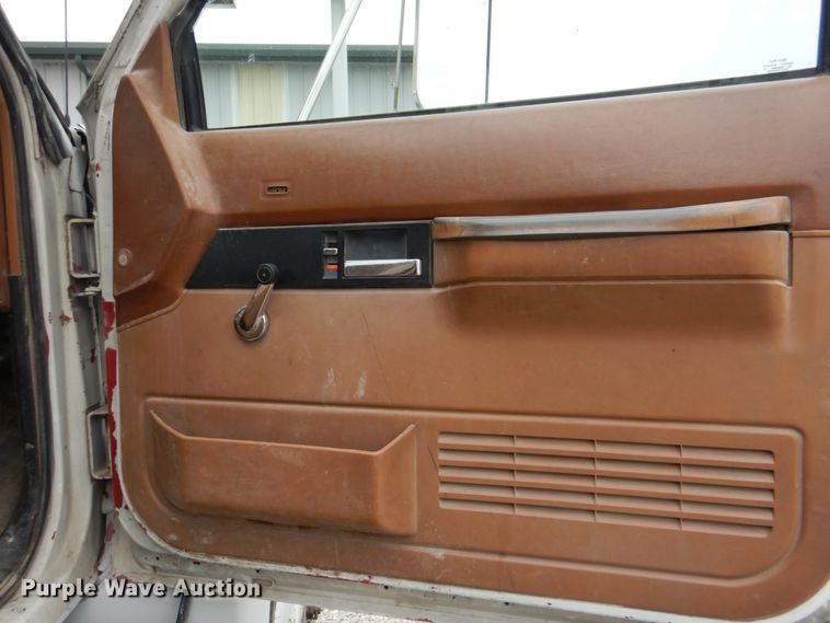 image for item DL0177 1992 GMC TopKick C6500  bucket truck