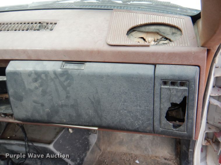 image for item DL0177 1992 GMC TopKick C6500  bucket truck