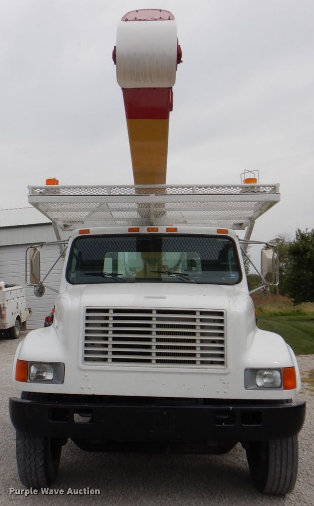 image for item DL0180 1994 International 4700  bucket truck