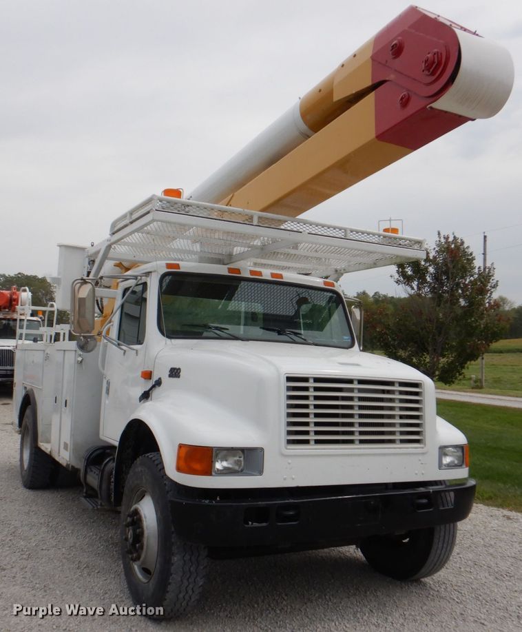 image for item DL0180 1994 International 4700  bucket truck