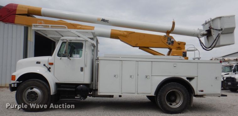 image for item DL0180 1994 International 4700  bucket truck