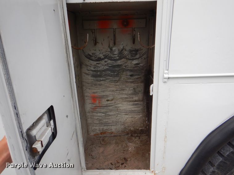 image for item DL0180 1994 International 4700  bucket truck