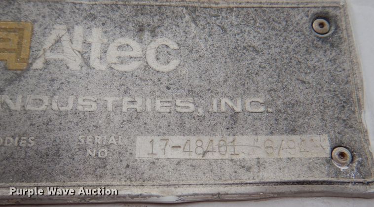 image for item DL0180 1994 International 4700  bucket truck