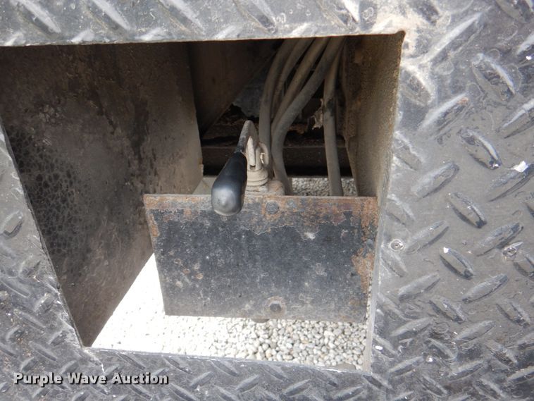 image for item DL0180 1994 International 4700  bucket truck