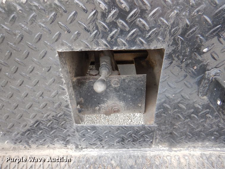 image for item DL0180 1994 International 4700  bucket truck