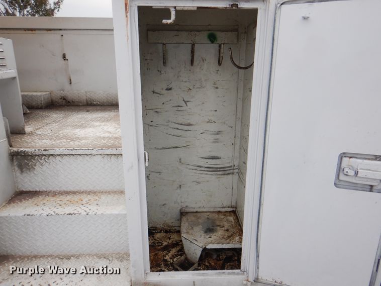 image for item DL0180 1994 International 4700  bucket truck