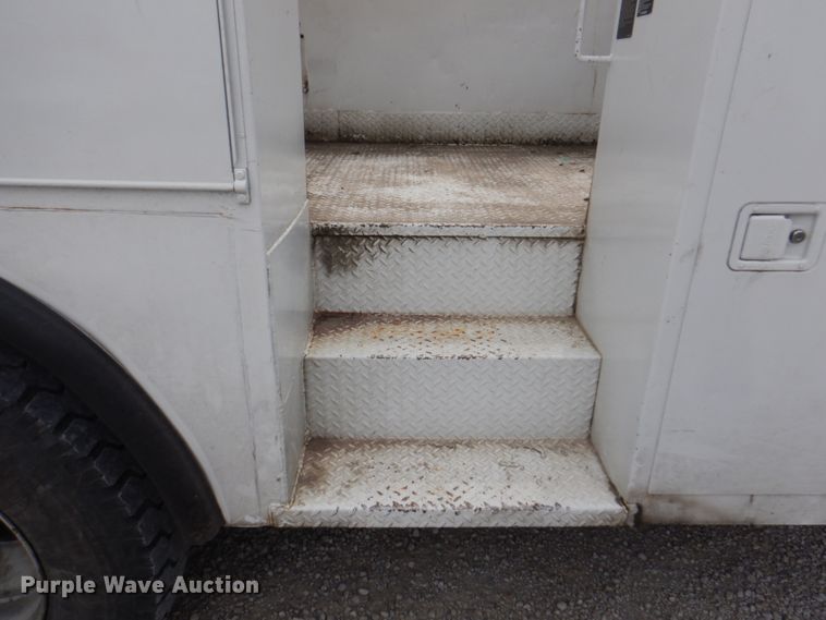 image for item DL0180 1994 International 4700  bucket truck