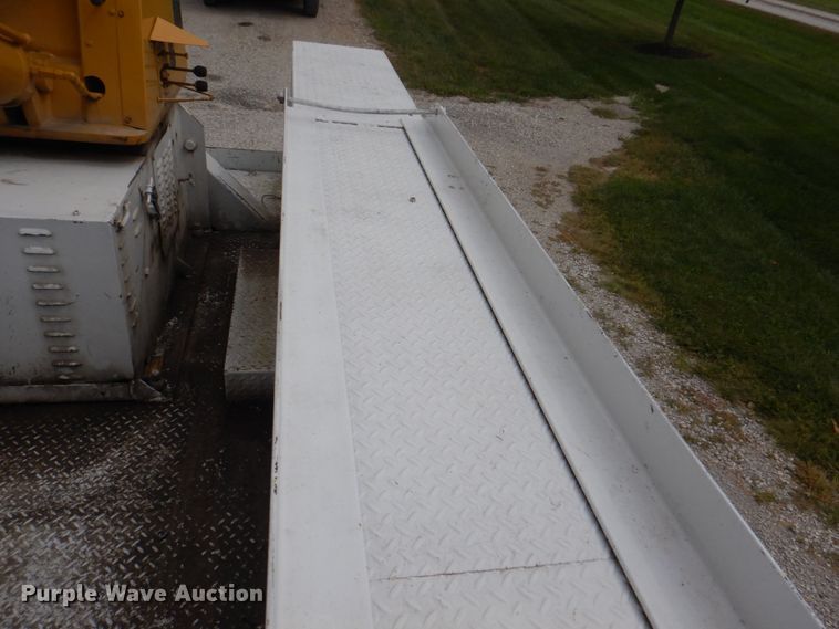 image for item DL0180 1994 International 4700  bucket truck