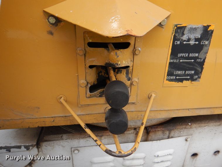 image for item DL0180 1994 International 4700  bucket truck