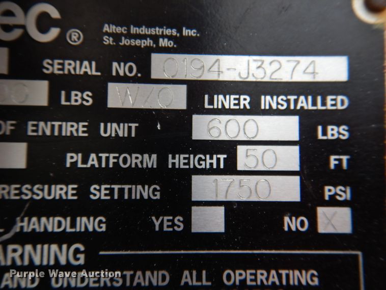 image for item DL0180 1994 International 4700  bucket truck