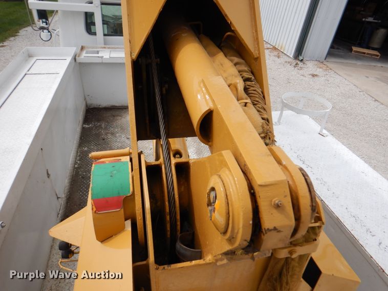 image for item DL0180 1994 International 4700  bucket truck