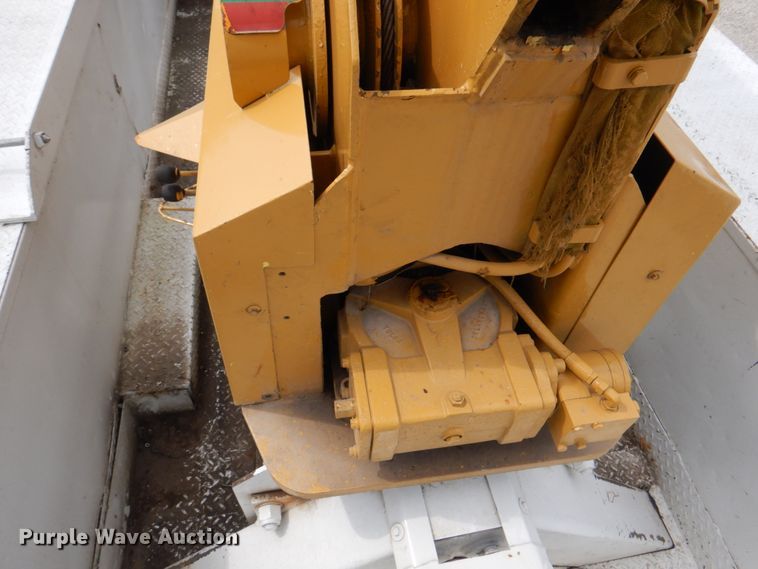 image for item DL0180 1994 International 4700  bucket truck