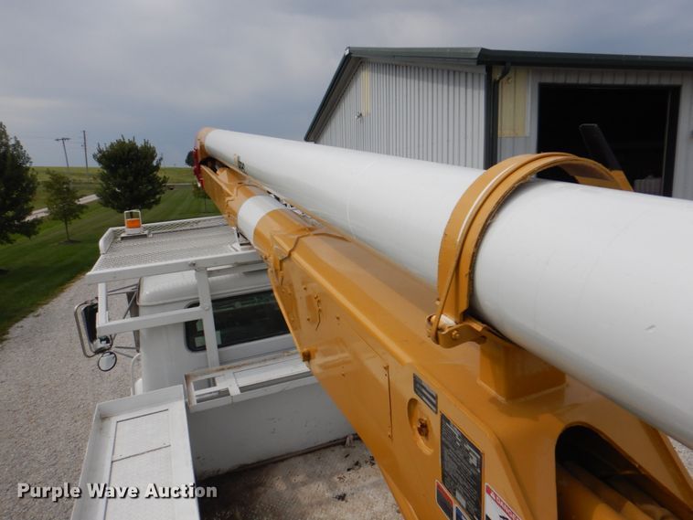 image for item DL0180 1994 International 4700  bucket truck