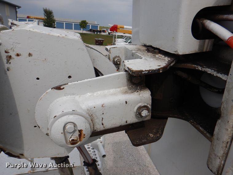 image for item DL0180 1994 International 4700  bucket truck