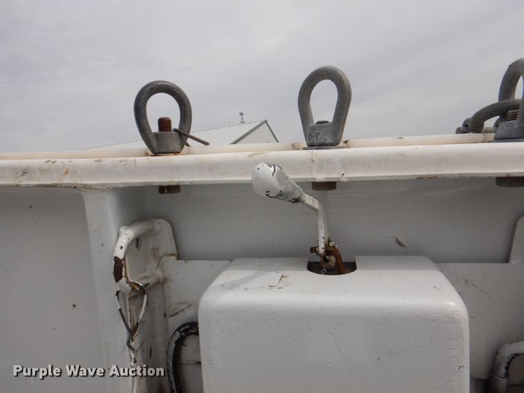 image for item DL0180 1994 International 4700  bucket truck