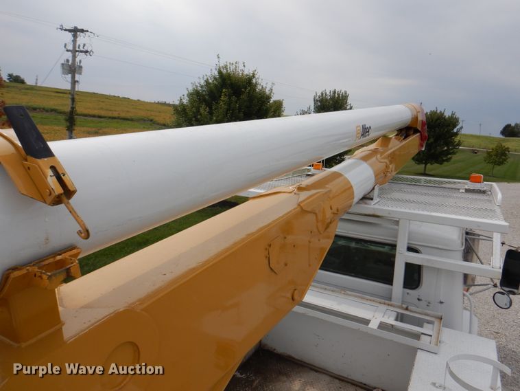 image for item DL0180 1994 International 4700  bucket truck