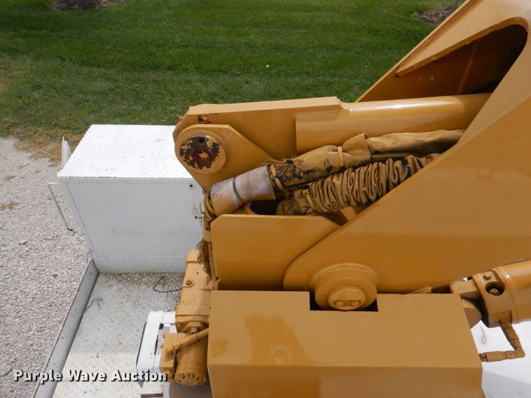 image for item DL0180 1994 International 4700  bucket truck