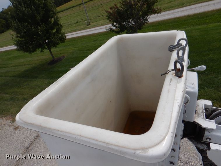 image for item DL0180 1994 International 4700  bucket truck