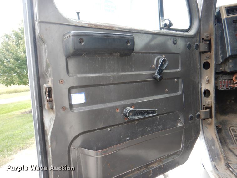 image for item DL0180 1994 International 4700  bucket truck