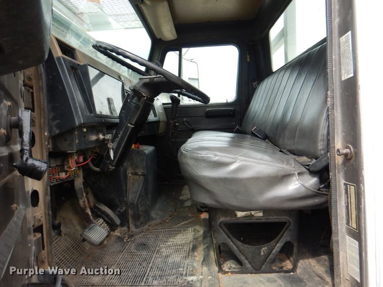 image for item DL0180 1994 International 4700  bucket truck