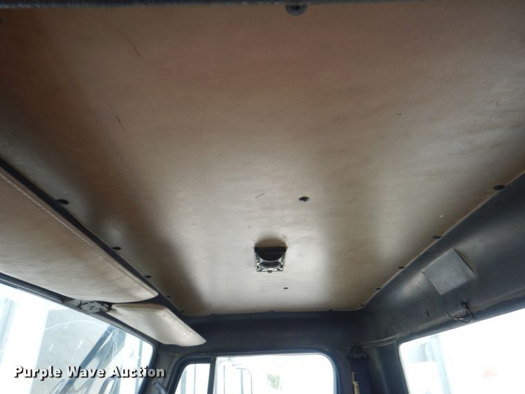 image for item DL0180 1994 International 4700  bucket truck