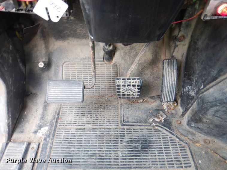 image for item DL0180 1994 International 4700  bucket truck