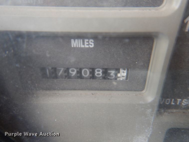 image for item DL0180 1994 International 4700  bucket truck