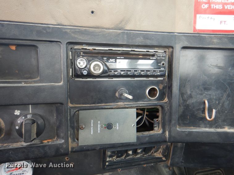 image for item DL0180 1994 International 4700  bucket truck