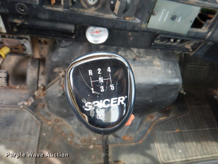 image for item DL0180 1994 International 4700  bucket truck