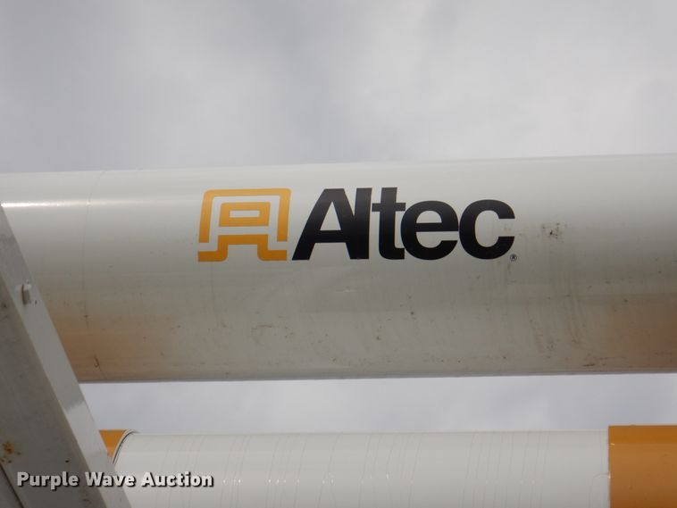 image for item DL0180 1994 International 4700  bucket truck