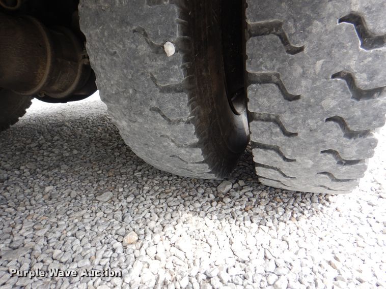 image for item DL0180 1994 International 4700  bucket truck