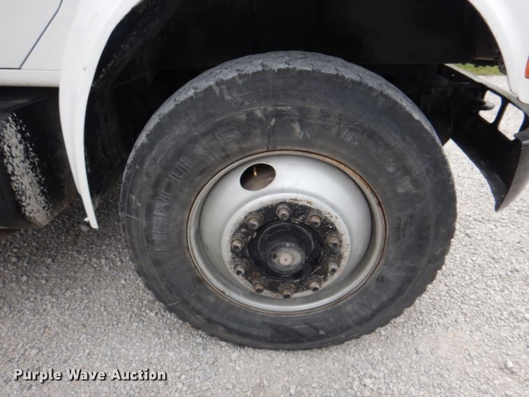 image for item DL0180 1994 International 4700  bucket truck