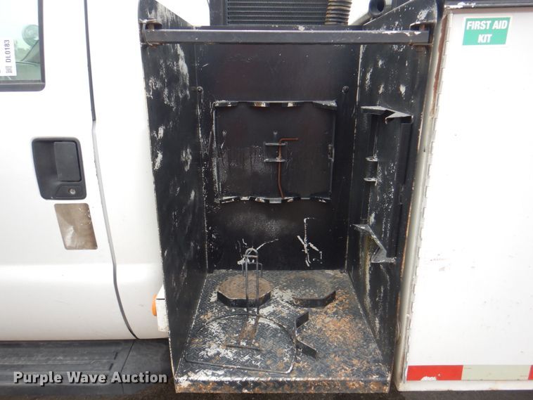 image for item DL0183 2007 Ford F550 XL  utility / service truck