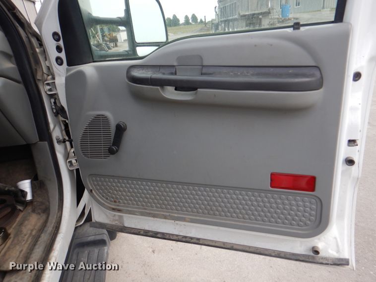 image for item DL0183 2007 Ford F550 XL  utility / service truck