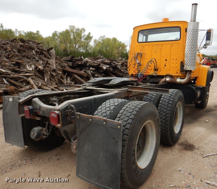 image for item DL0190 1985 Ford LT9000  semi truck