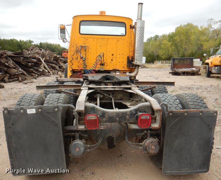 image for item DL0190 1985 Ford LT9000  semi truck