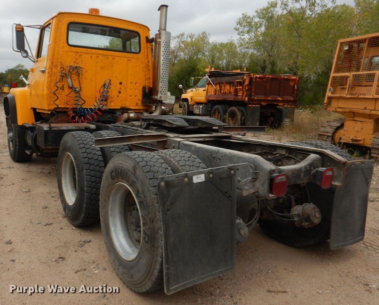 image for item DL0190 1985 Ford LT9000  semi truck