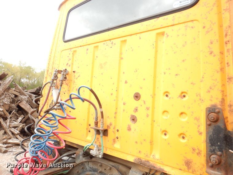 image for item DL0190 1985 Ford LT9000  semi truck