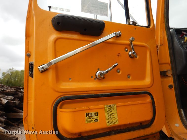 image for item DL0190 1985 Ford LT9000  semi truck