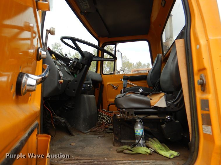 image for item DL0190 1985 Ford LT9000  semi truck