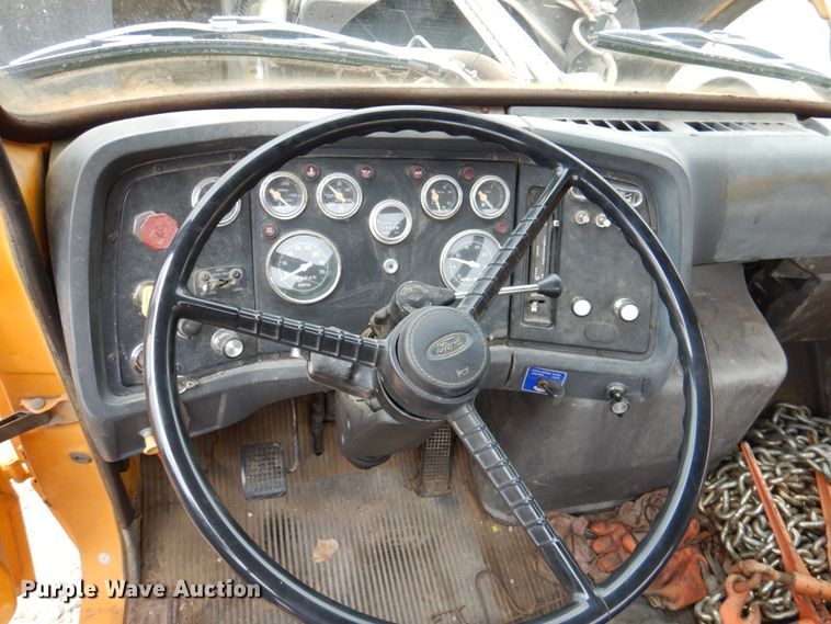 image for item DL0190 1985 Ford LT9000  semi truck